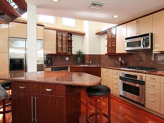 5th image of 933 15th St APT C