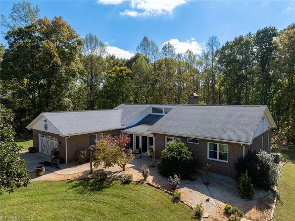 418 Cristi Ln, Dobson, NC 27017