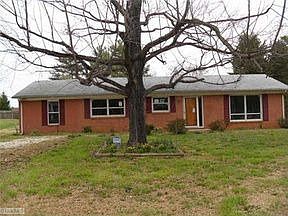 5th image of 111 Arthur Dr