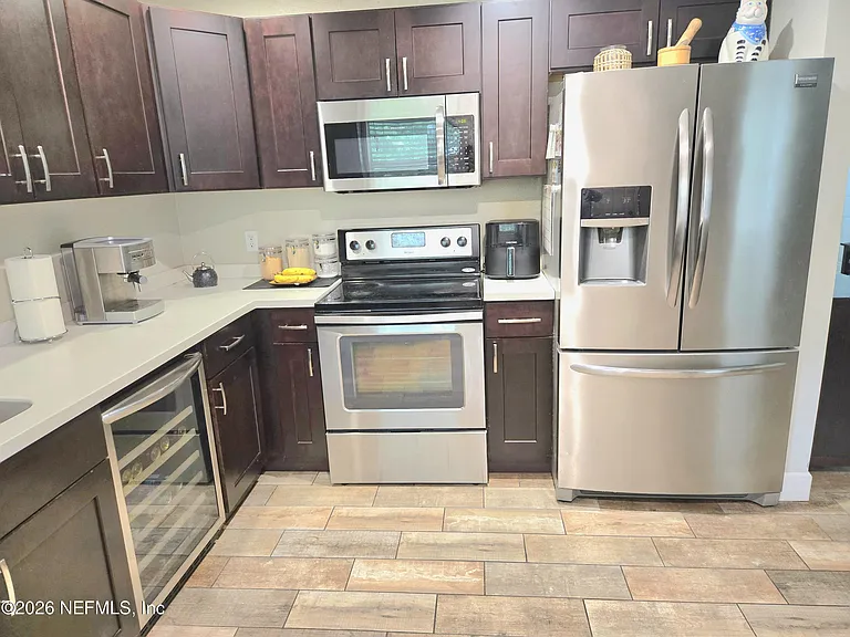 615 Luna Ct — Photo 8