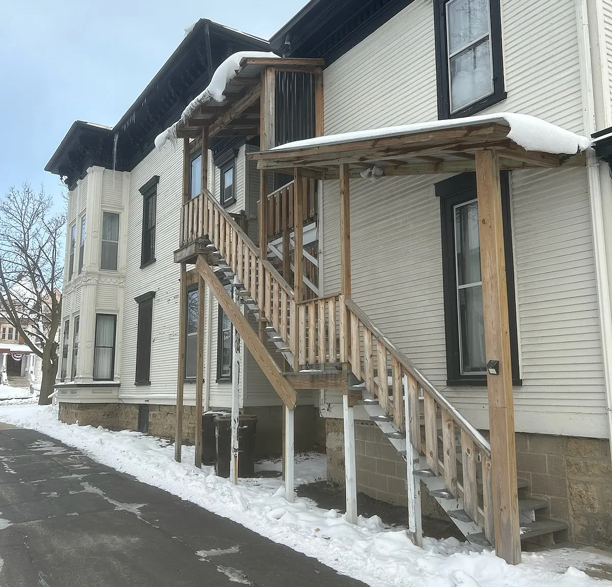 718 West Stephenson Street - Apts - 3 — Photo 3