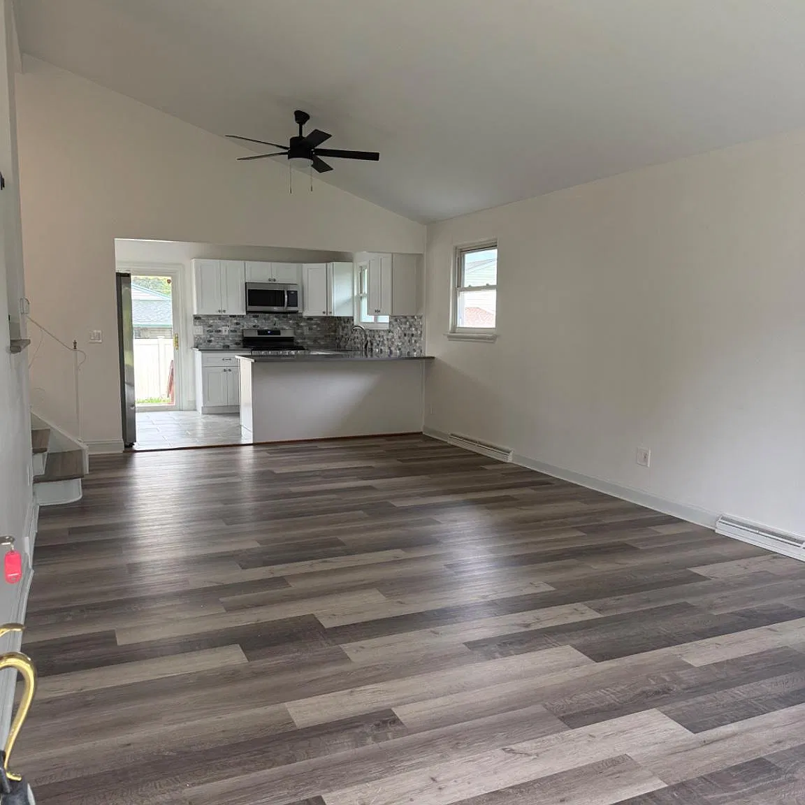 3 bed, 1.5 bath, 1569 sqft, $2,900 — Photo 2