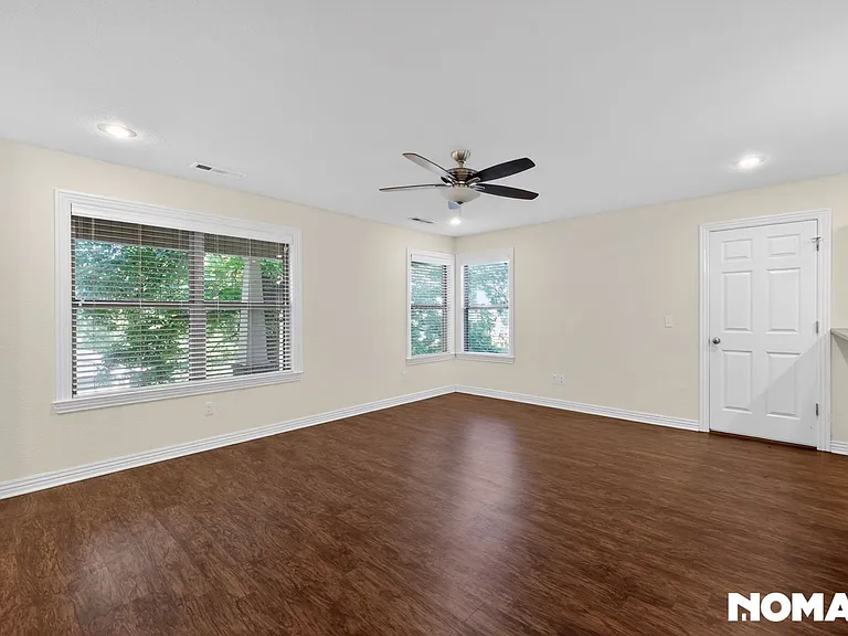 2088 E Custer Ln — Photo 5