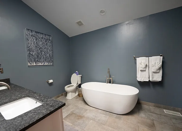 Master Bathroom (Upper level) Pic# 1