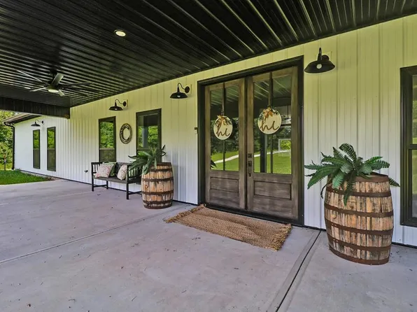 2175 N Lick Creek Rd, Byrdstown, TN 38549