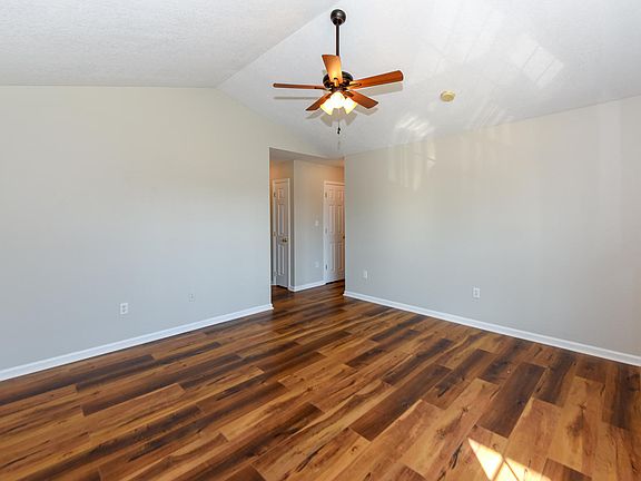 4th image of 5119 NW Woodglen Dr