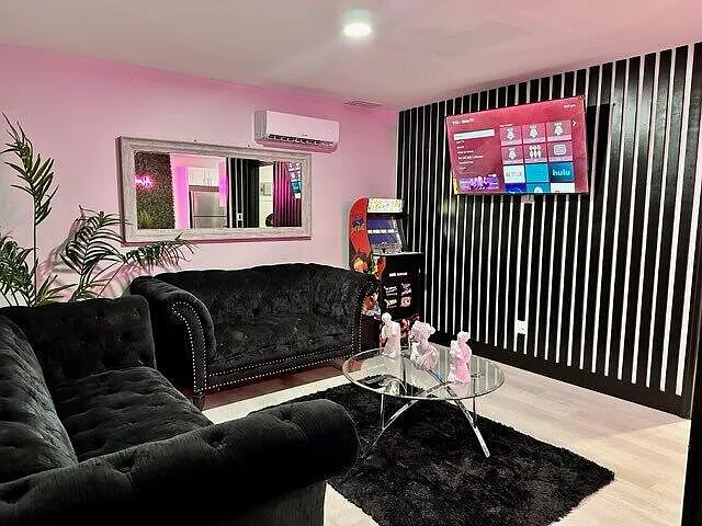 2 bed, 1.0 bath, 683 sqft, $2,500 — Photo 3