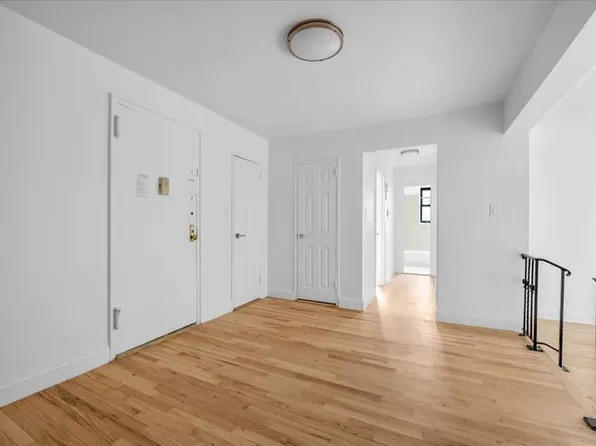 425 E 26th St APT 3C, Brooklyn, NY 11226