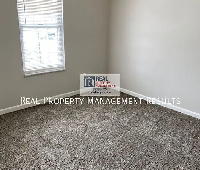 251 E Mulberry St — Photo 11