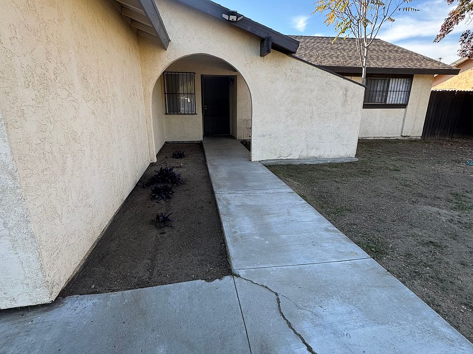 1st image of 4615 Eve St