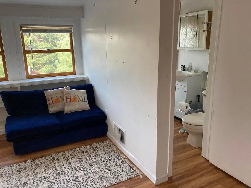 Studio, 350 sqft, $825 — Photo 1