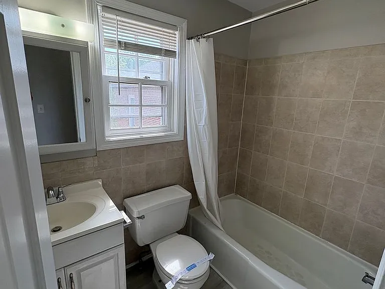 84 Cabot St — Photo 3
