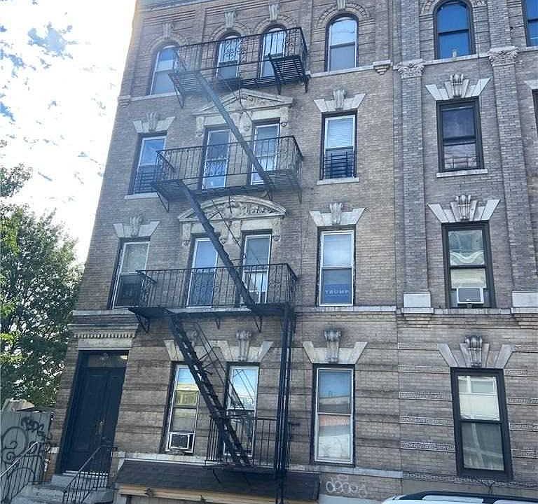 2nd image of 188 Eagle St