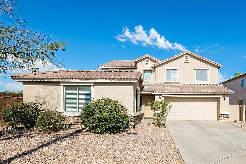5 bed, 2.5 bath, 2678 sqft, $2,585 — Photo 1