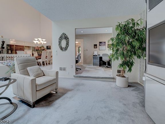 5th image of 88 Sullivan Dr