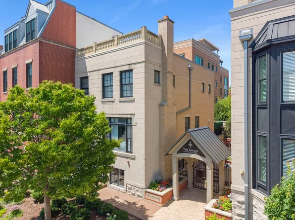 460 Pennsylvania Ave APT C, Glen Ellyn, IL 60137