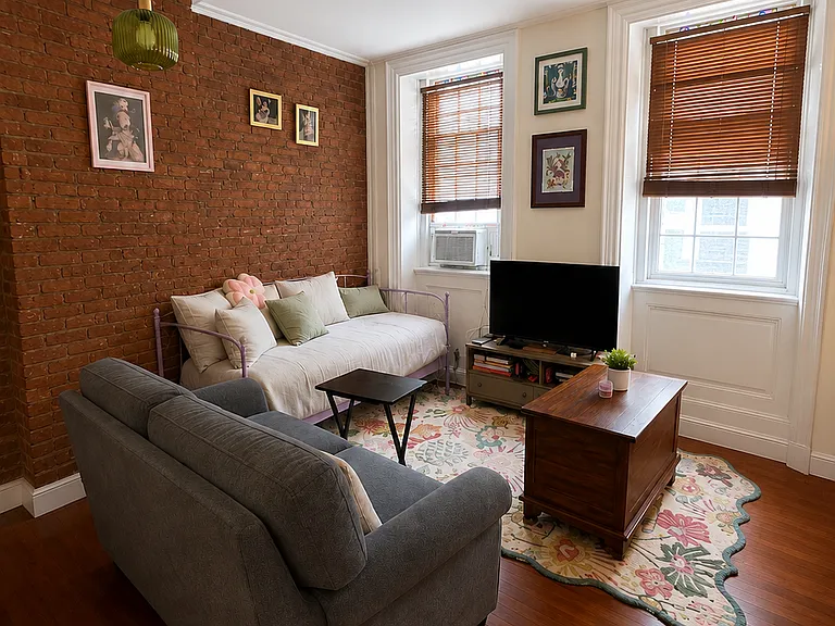 79 Pearl St #2 — Photo 1