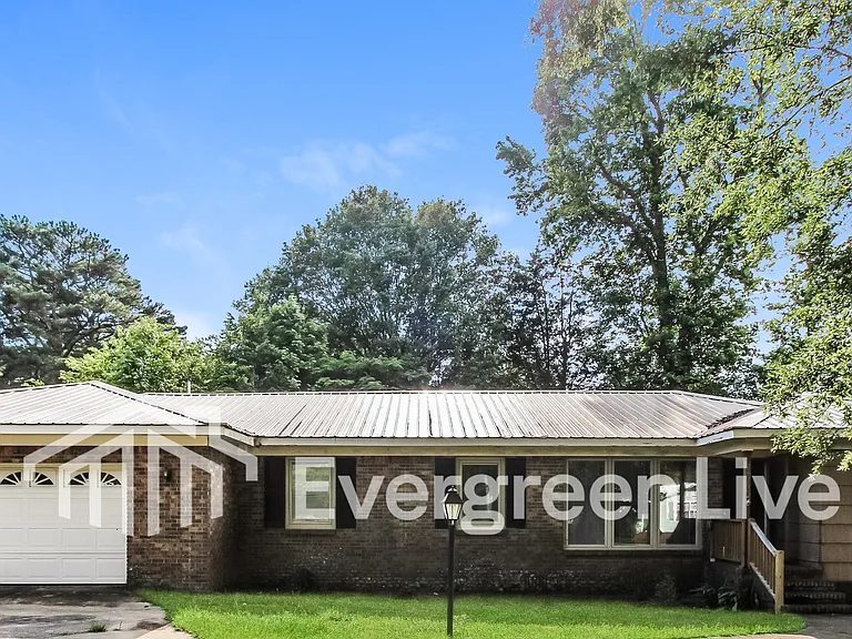 1413 Dogwood Ln — Photo 1