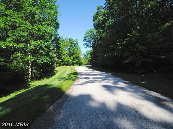 Private drive leads to peaceful estate setting
