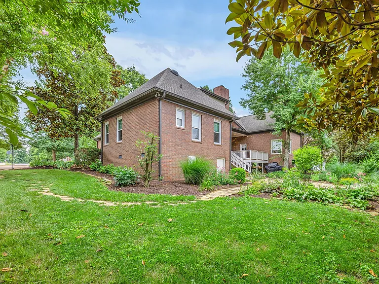 729 Harrow Ln — Photo 51