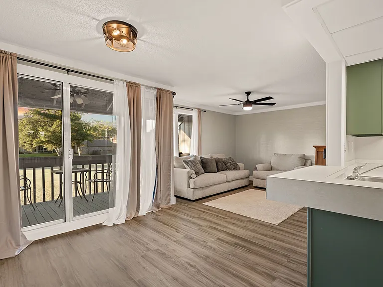 241 Lanai Vlg — Photo 9