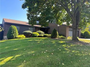 789 Fairway Cir, Baldwinsville, NY 13027
