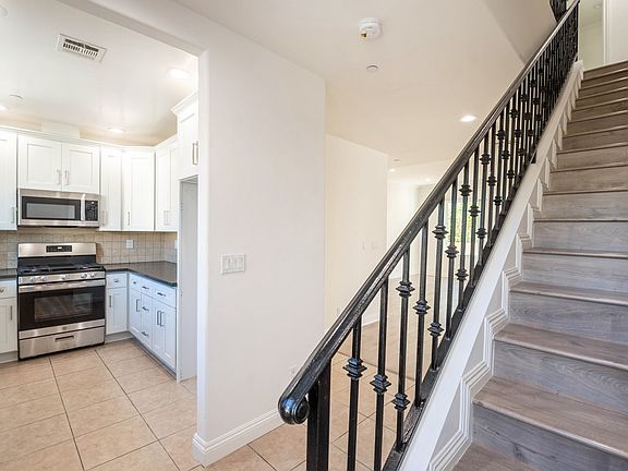 4th image of 526 E Elmwood Ave APT 103