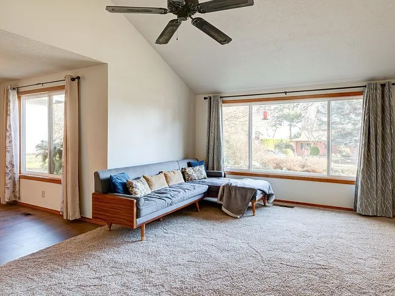 463 Suncrest Ave NW — Photo 9