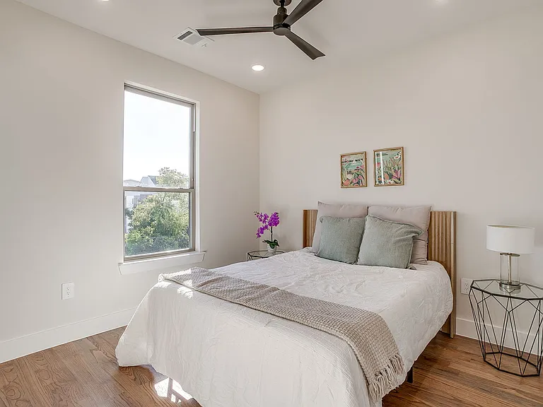 2824 Weisenberger St #102 — Photo 24