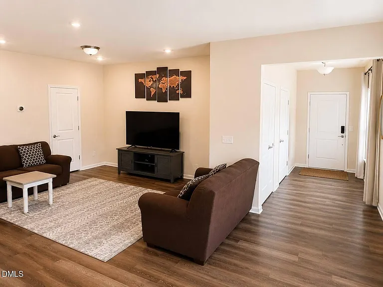 328 Villanova Dr — Photo 7