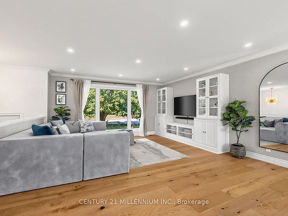 5th image of 35 Cloverhill Cres