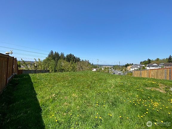 2nd image of 8524 81st Drive NE