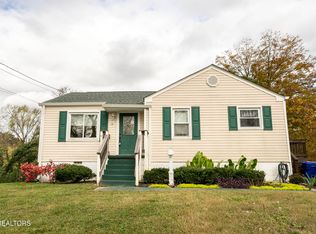 124 Salem Rd, Oak Ridge, TN 37830