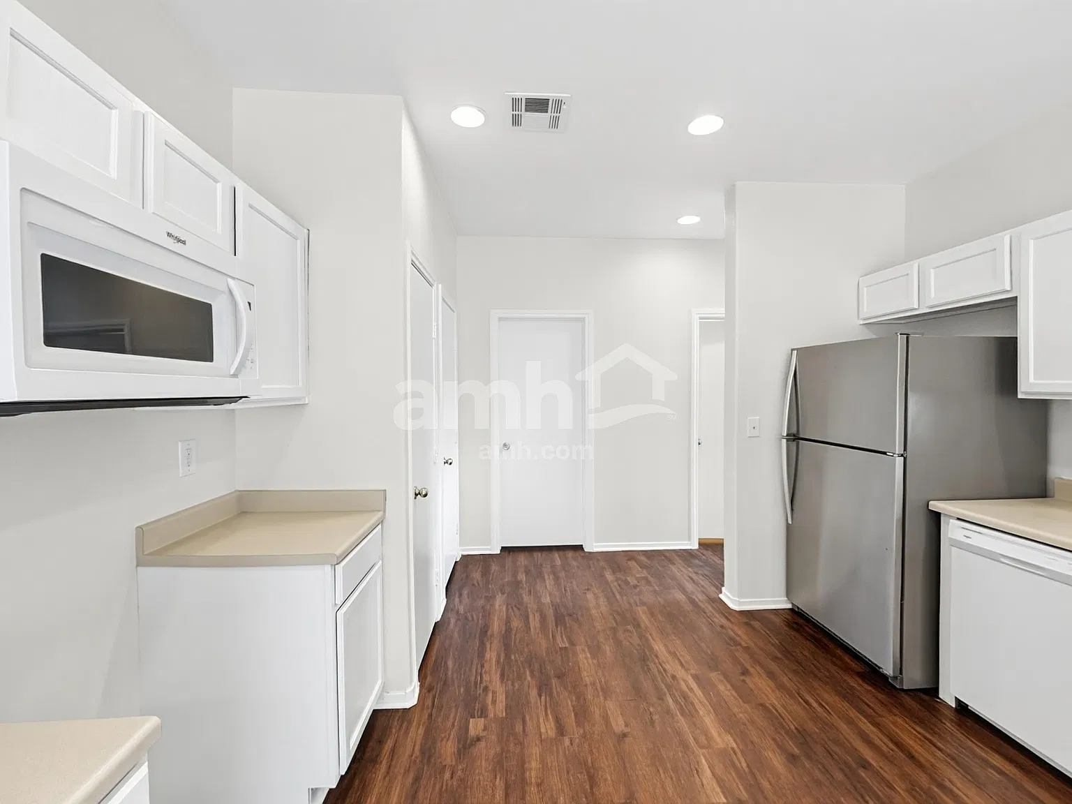 4 bed, 2.5 bath, 1894 sqft, $2,195 — Photo 3