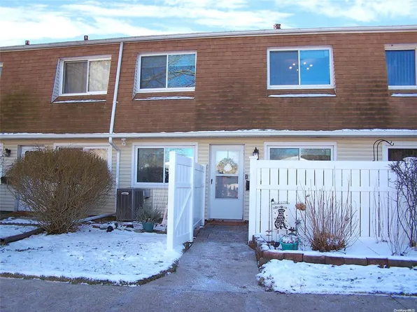 66 Storm Drive #66, Holtsville, NY 11742