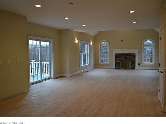 4th image of 7 Clydesdale Cir