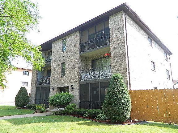 3rd image of 17515 Cedar Ln APT 1N