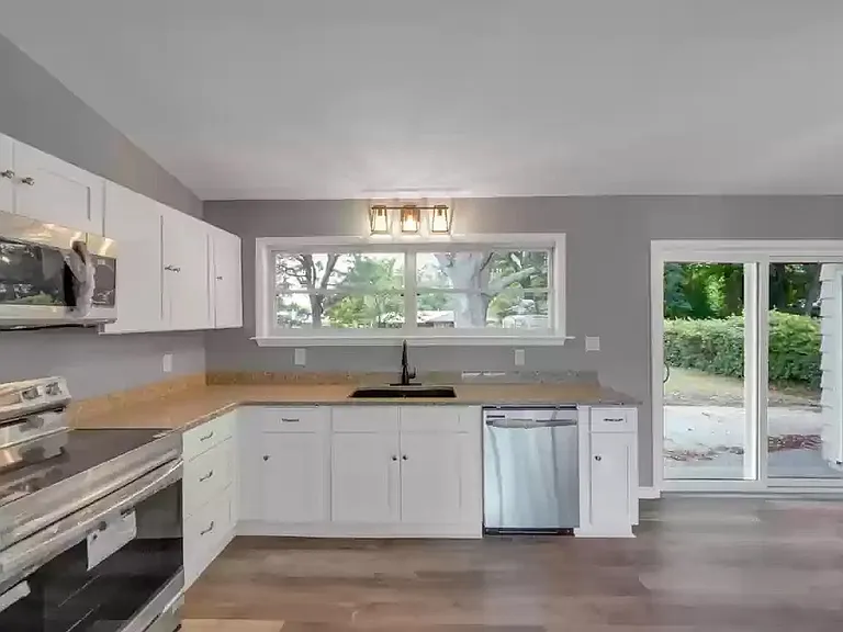 360 Chicago Ave — Photo 27