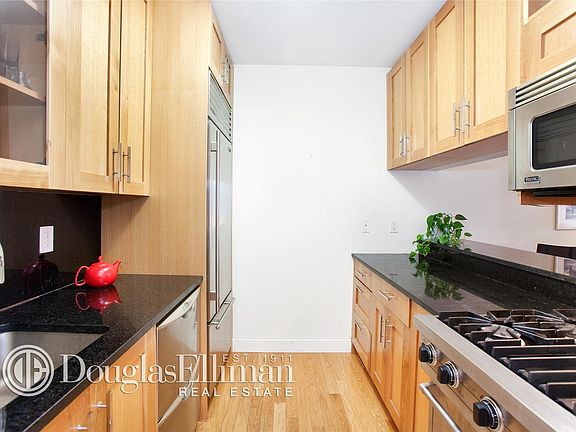 4th image of 88 Greenwich St APT 712