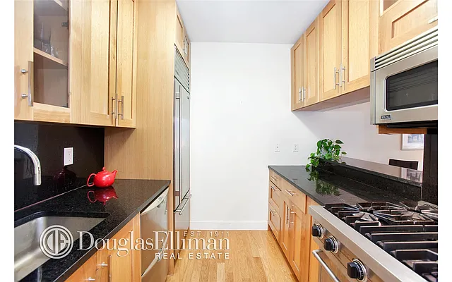 Sold by Douglas Elliman | media 14