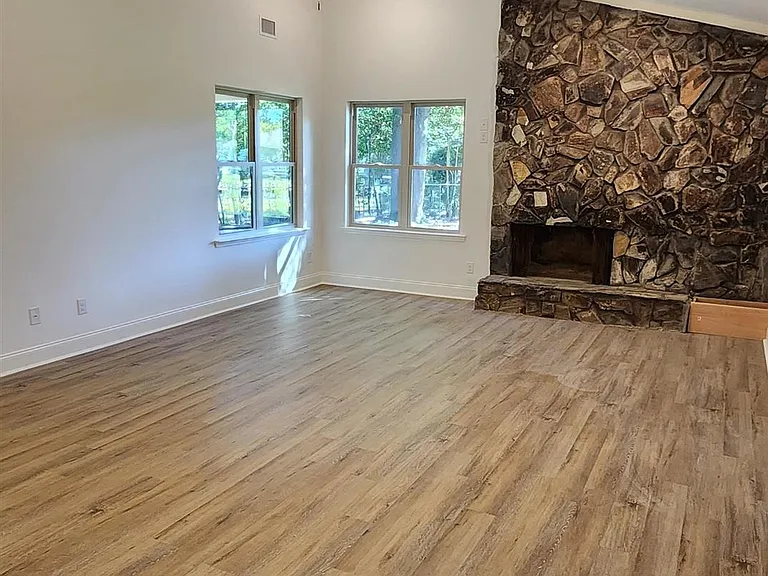 110 Eastlake Dr — Photo 13