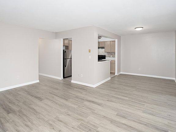 4th image of 3-7515 Woodview St APT 3