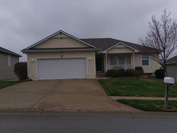 2nd image of 410 NW Whitney Dr