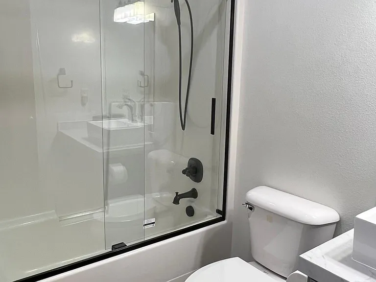 second bedroom bath
