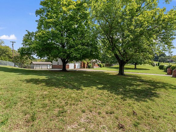 4th image of 521 Vinson Dr