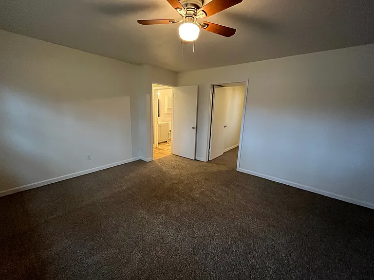 988 SW Inglewood Ln — Photo 17