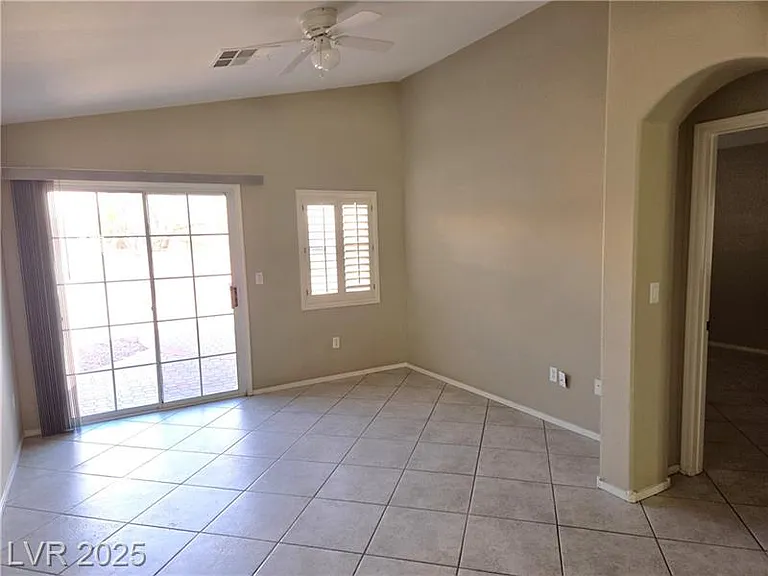 11008 Linden Leaf Ave — Photo 3