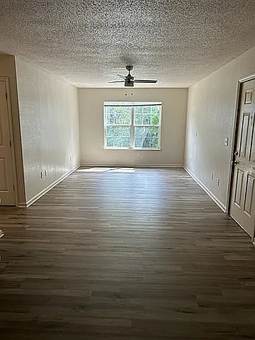 Hickory Knoll — Photo 2