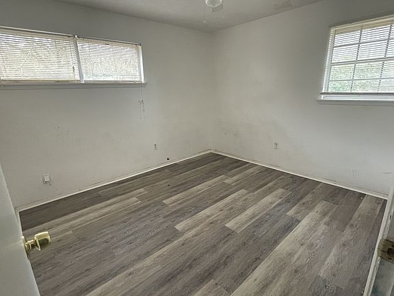 3rd image of 2968 Oak St