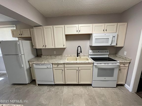 3rd image of 3048 Plum St